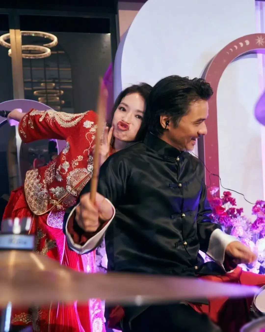 舒淇冯德伦结婚周年派对:众星共庆,如梦似幻