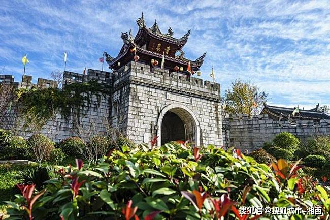 马岭河,万峰林,织金洞,遵义会址,平塘天眼,毕节百里杜鹃,天河潭等等