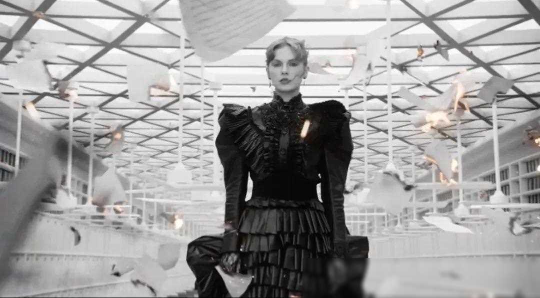 霉霉解锁失败遭狂欢之椅绑架,悲情输局