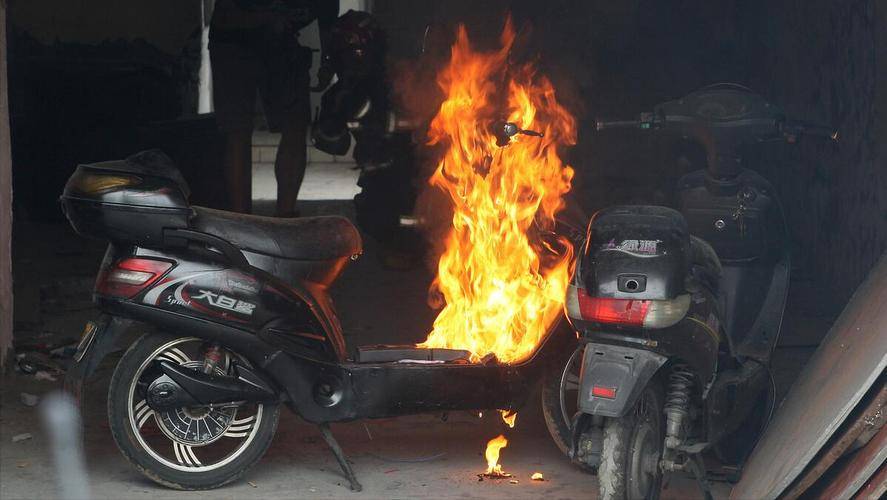 锂电池电动车经常发生火灾谁负责?