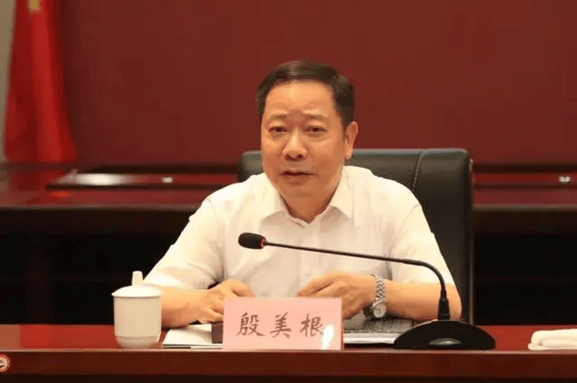 殷美根长期在江西工作,担任过九江市市长,市委书记,2015年11月任江西