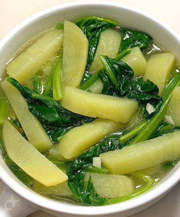 菠菜土豆汤丨清淡爽口，营养满分的家庭汤品
