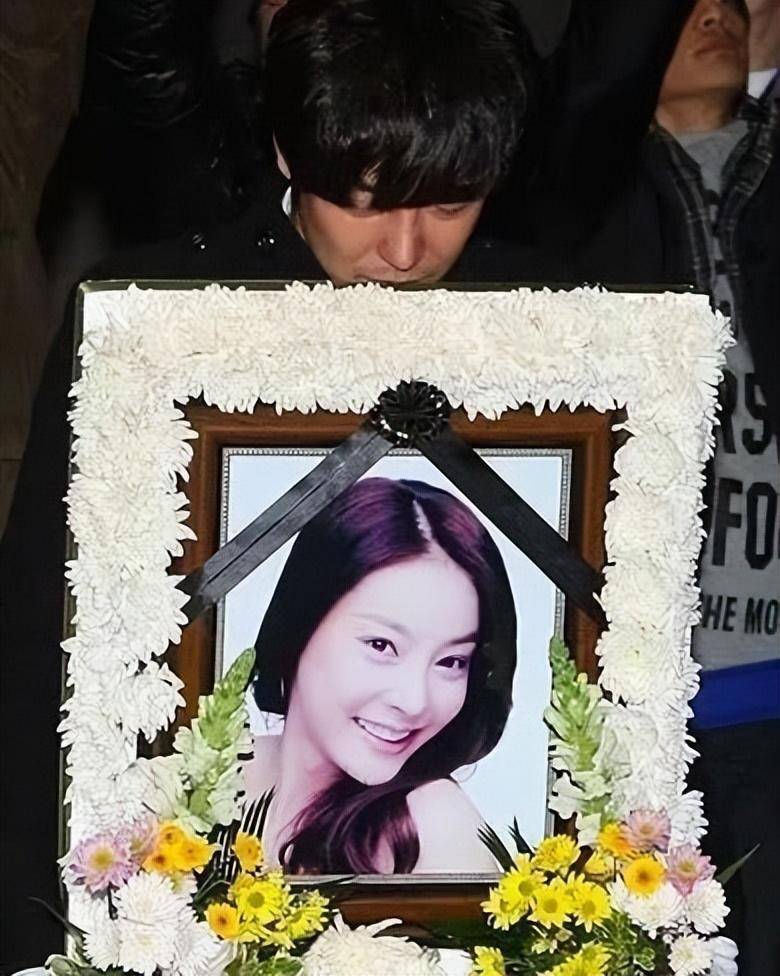 韩娱史上最惨女星张紫妍:同时招待4位客人,父母忌日也要陪财阀