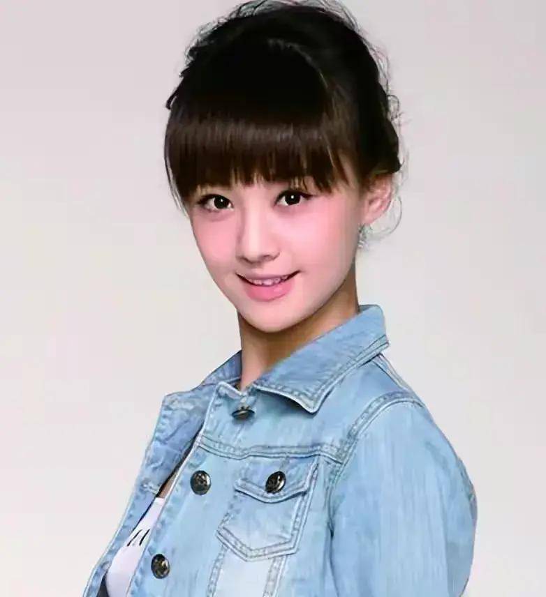 郑爽为拿绿卡受尽苦头,粉丝不远千里前来救援,不料却被拉黑拒见