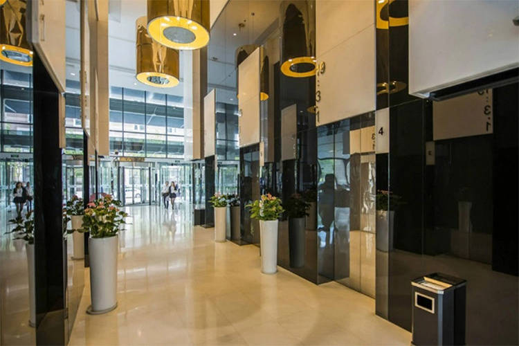 4米,6部客梯,2部货梯,建筑面积:办公31570.63平方米;商业979.