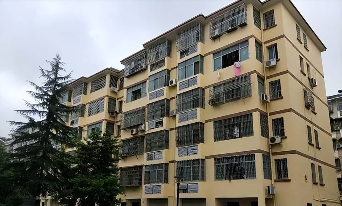 揭秘5年后房产趋势:高楼还是矮楼,谁的升值潜力更胜一筹?