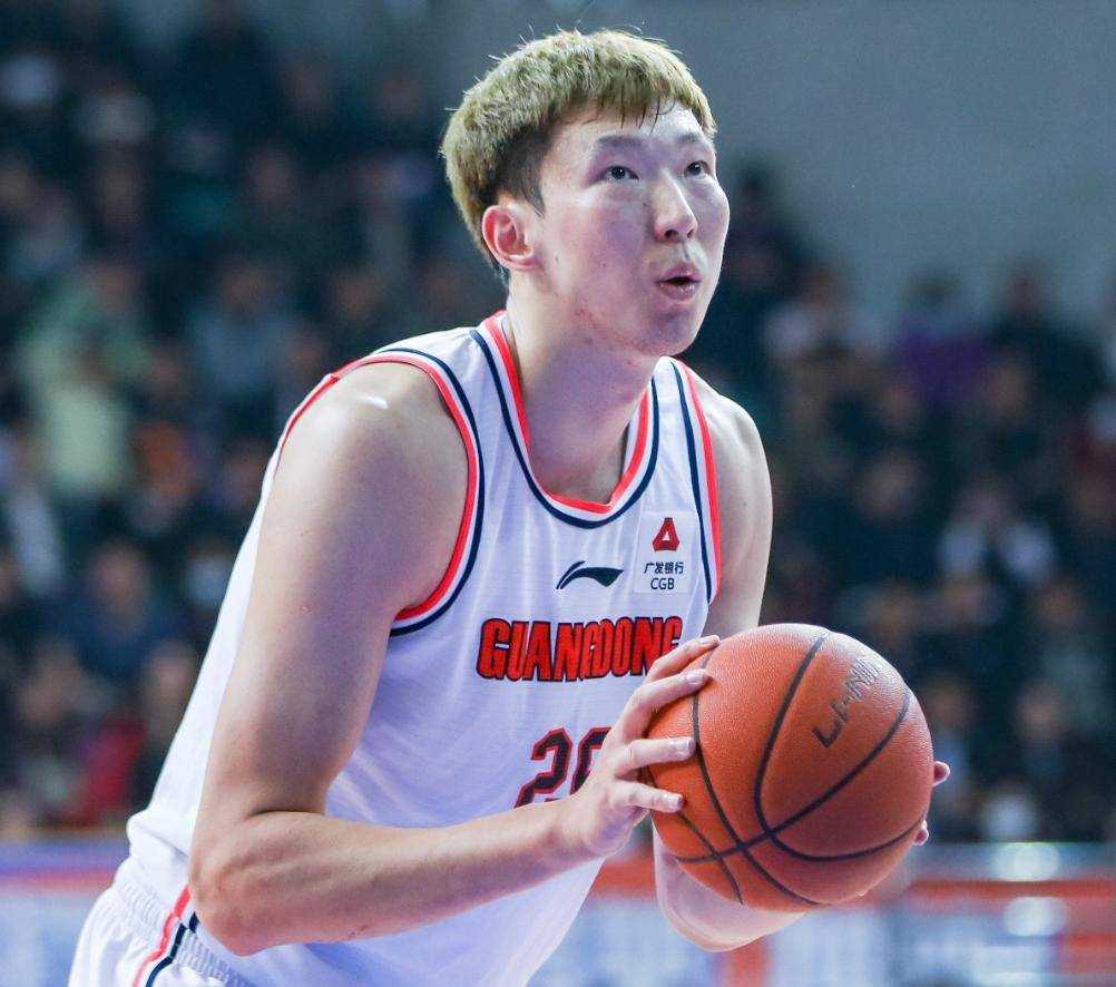 cba3消息:郭艾伦归队报忧,周琦新东家浮现,徐杰遭杜锋