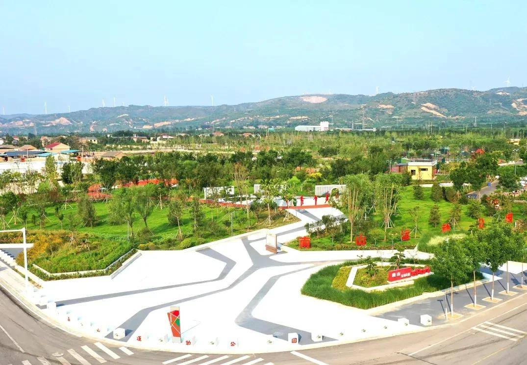 99南山运动公园(东郭墓地)门票:免费开放时间:9:00—17:0099运城