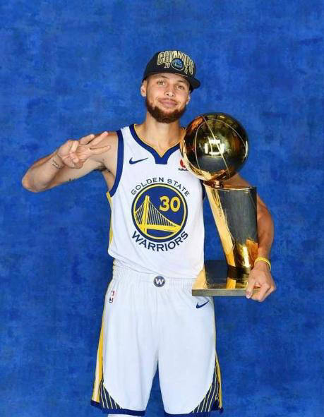 毫无疑问,curry在nba历史上的投篮造诣堪称巅峰,技术纯熟如大师般.