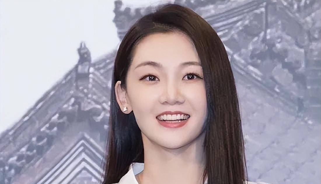 苗苗旧照片让人惊艳,还好郑恺下手早,这些年不工作也是有原因的