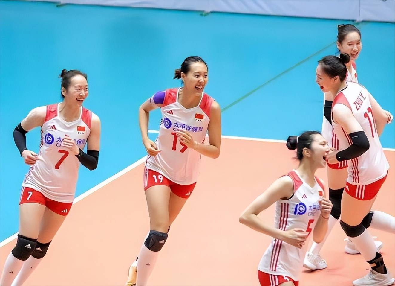 其实蔡斌教练这样做,反而让很多人更加敬佩她,毕竟想要突破女排自我