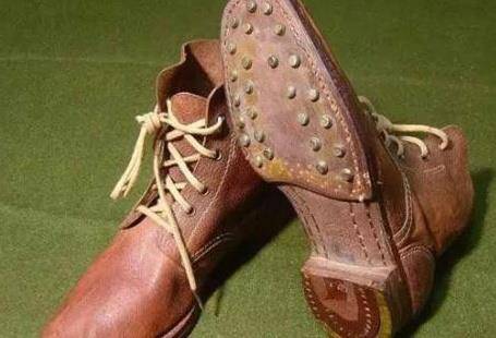 我军打胜仗收拾战场,缴获物资物尽其用,唯独此物精致_