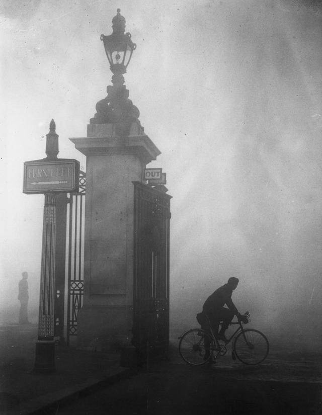 1952年伦敦雾霾事件:1.2万人陆续死亡,专家耗时64年才找到原因