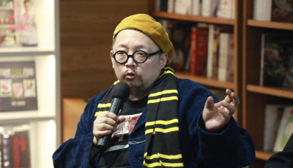 史航:写一集电视剧赚十几万,但我绝不买房,租近500平米大平层