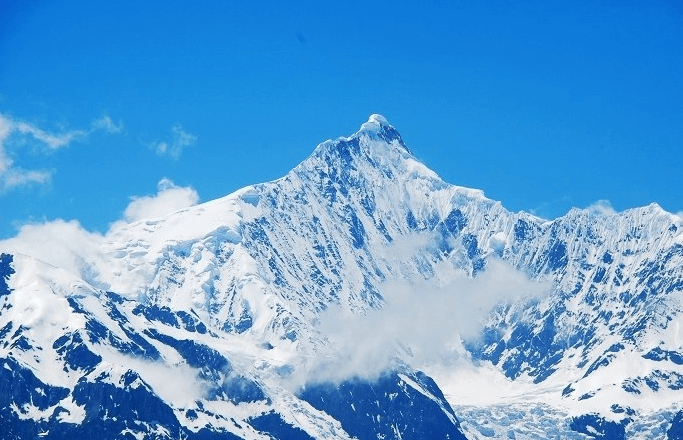 珠日神山海拔图片