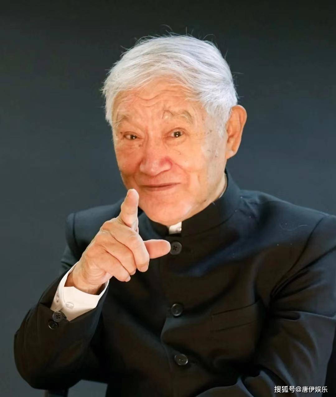 牛犇携子亮相大学生电影节红毯,健康精神令人赞叹_艺术_广大观众_王侃