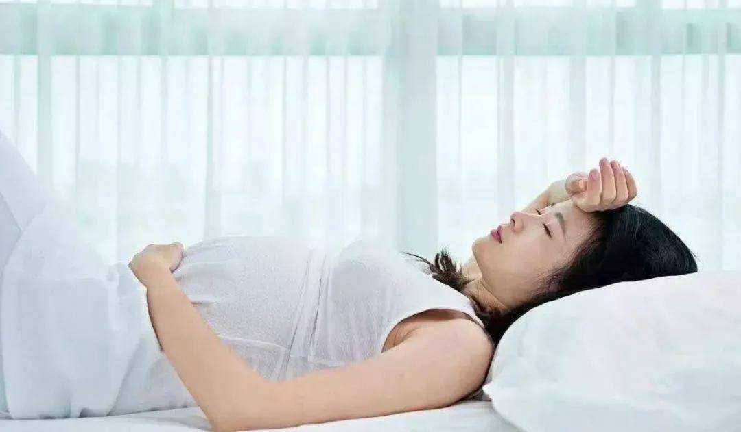 当孕妈妈在怀孕期间睡觉时，这三个症状频繁出现，表明胎儿不舒服_睡眠_婴儿_母亲。