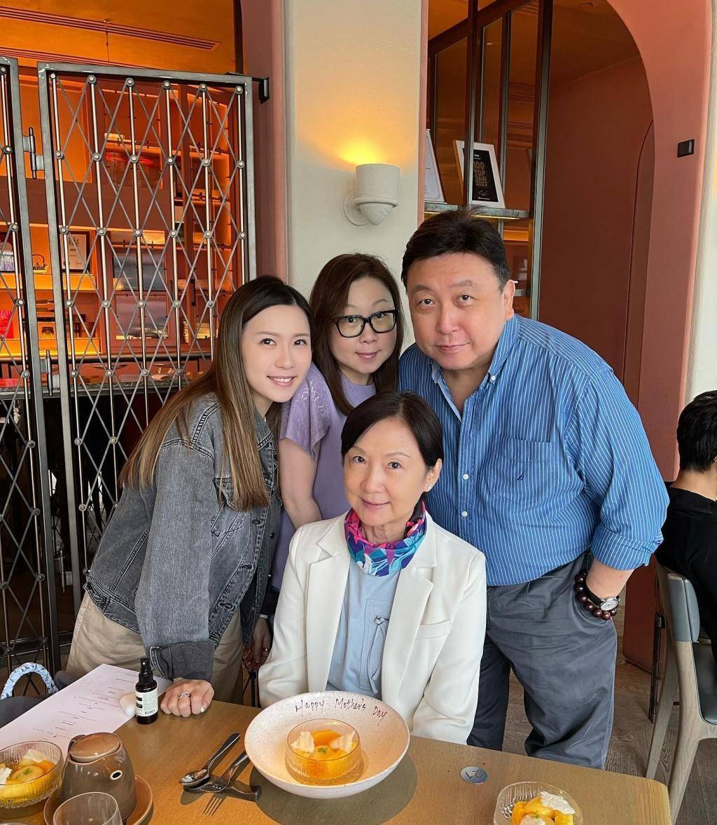王子涵在留言中写道:"祝我最爱的爸爸生日快乐.