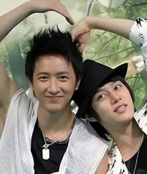 炸裂!韩庚金希澈14年首合体,被嘲面容相差20岁,网友吓到:太丑