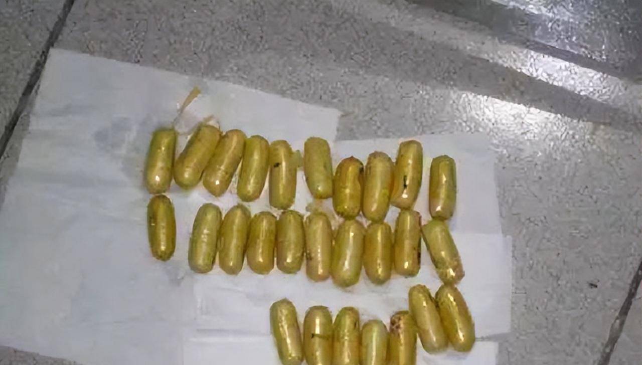 2016年,9名黑人男子进入广州,因行李太少被怀疑,最后被判死刑