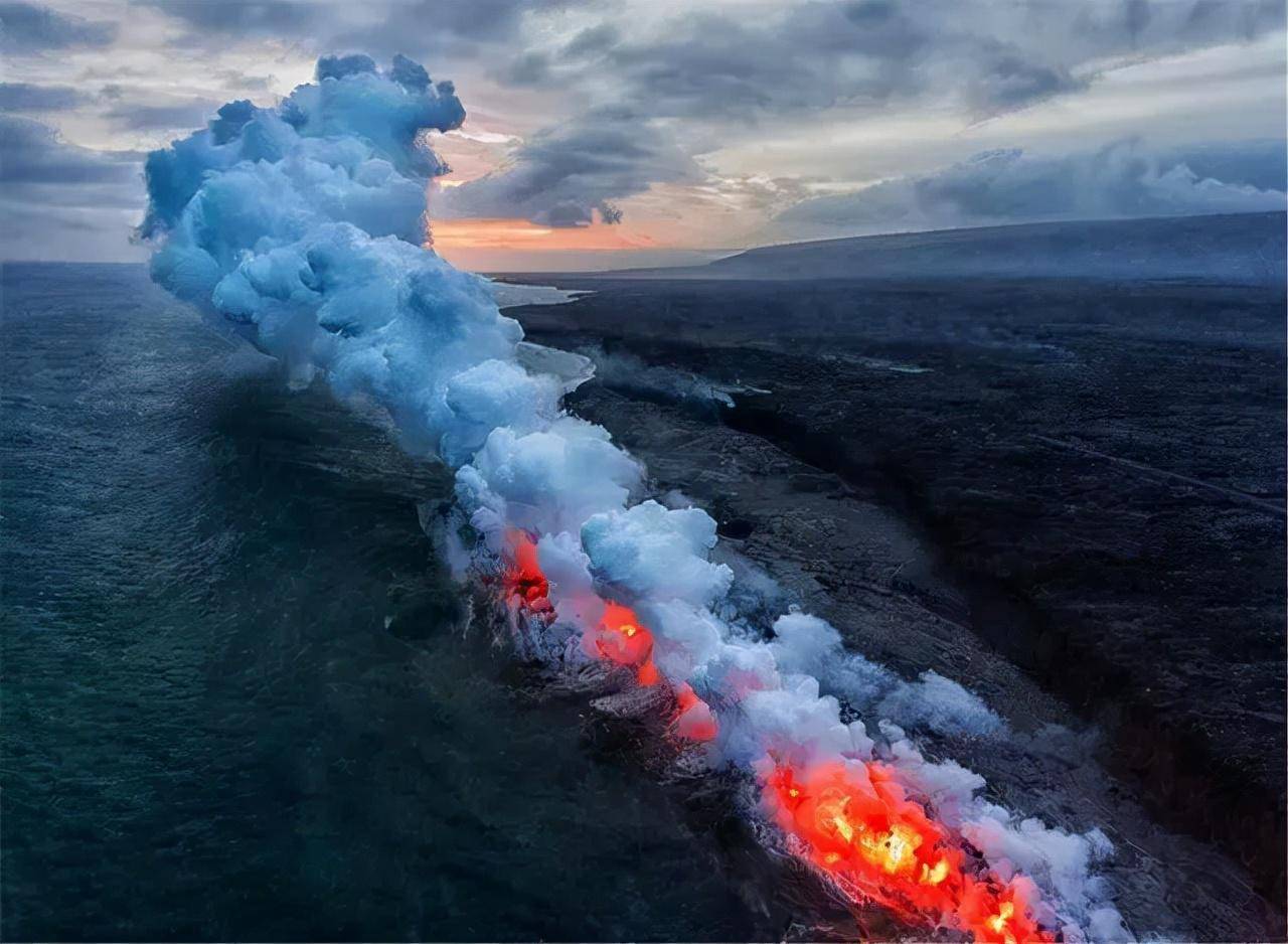 最大的海底火山图片