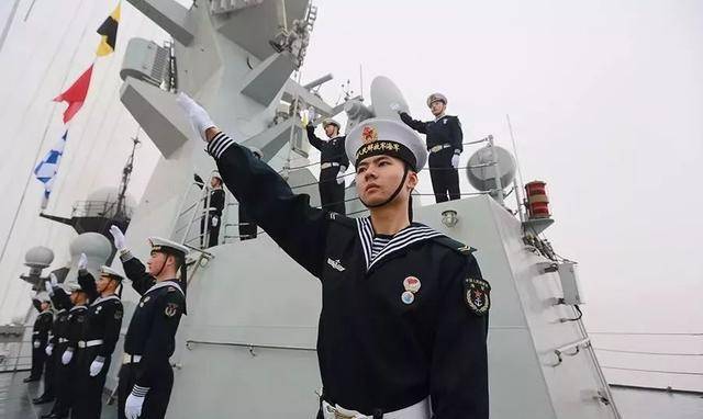 中国海军的佩剑为何会选汉剑,而非唐刀?其中有深刻寓意