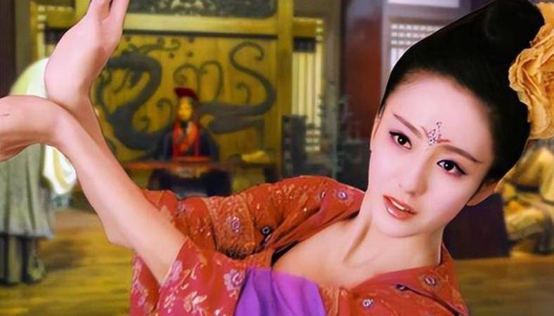 赵飞燕生理上有一"缺陷",汉成帝十分迷恋,不惜为她荒废朝政