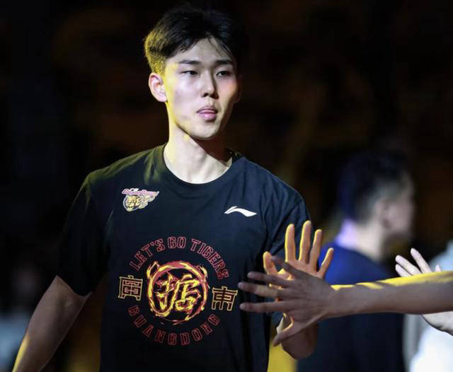 杜锋大胆之举!菜鸟李奕臻异军突起,杨鸣自怨不如