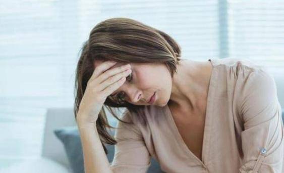 女性绝经后,或出现2个生理问题,医生:正常表现,别不好意思说