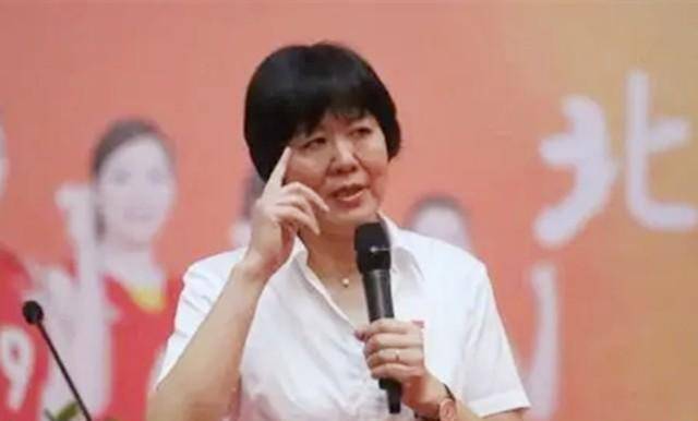 女排教练陈忠和:成就不输郎平, 前妻去世29年, 与弟子再婚生活幸福