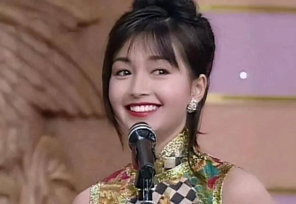 她曾拒绝黎明,25岁爆红,32岁抑郁自杀未遂,今54岁隐退山林_李绮红