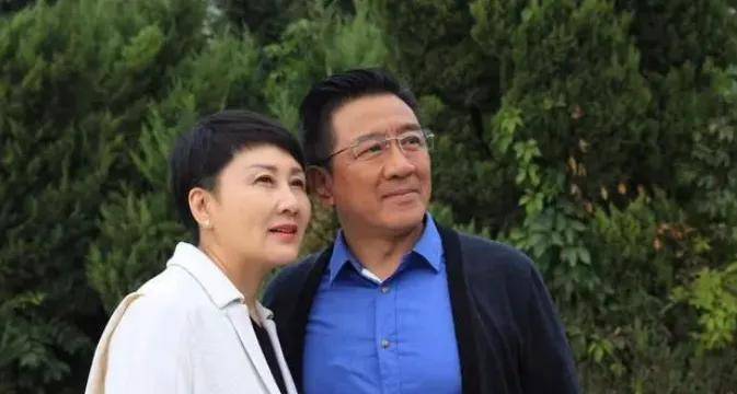 影帝丁勇岱:为何结婚几十年零绯闻?看看妻子的地位就知道了