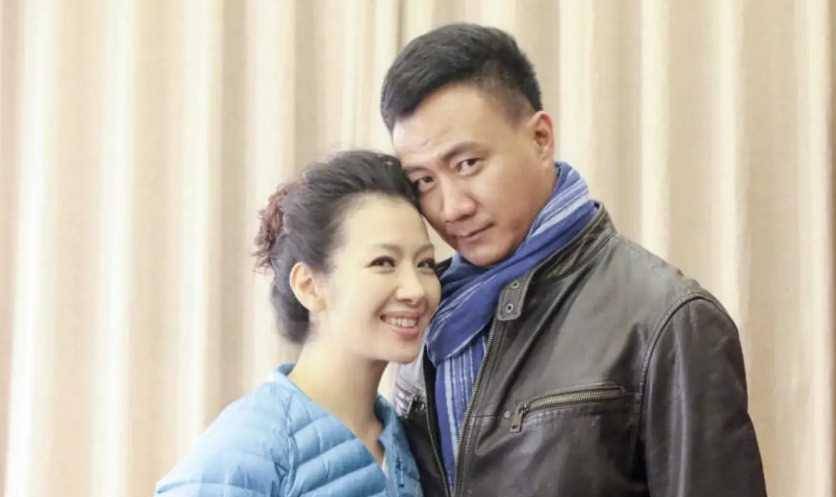 父亲是歌唱家,母亲是老戏骨,结婚25年零绯闻,儿子是他的骄傲