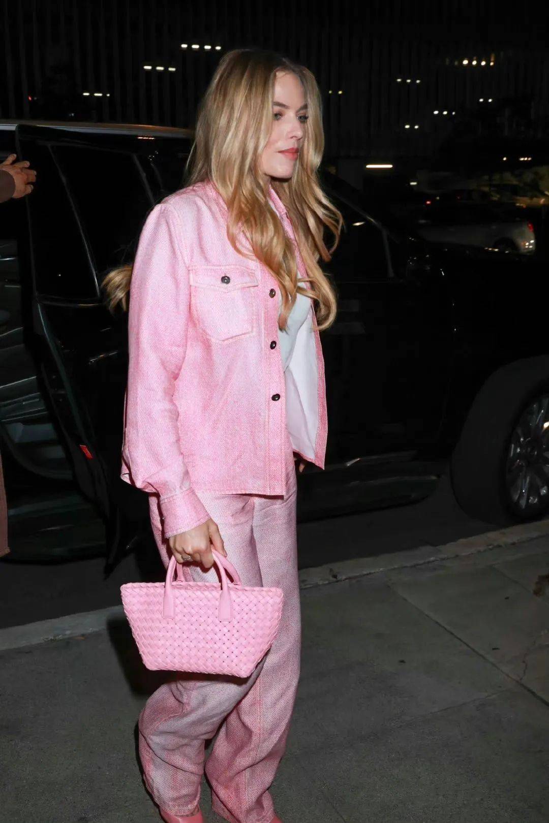 今年夏天粉色又火了!这样穿减龄又好看