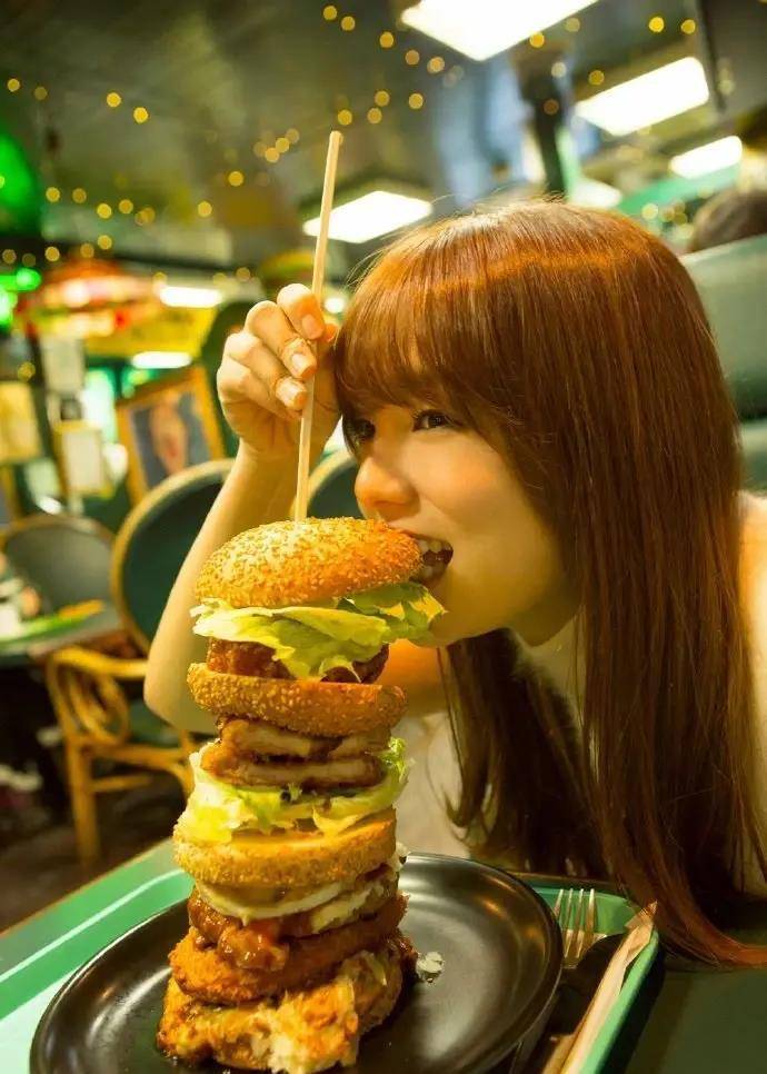 日本娱乐圈的全能偶像"筱崎爱"近日再次成为焦点