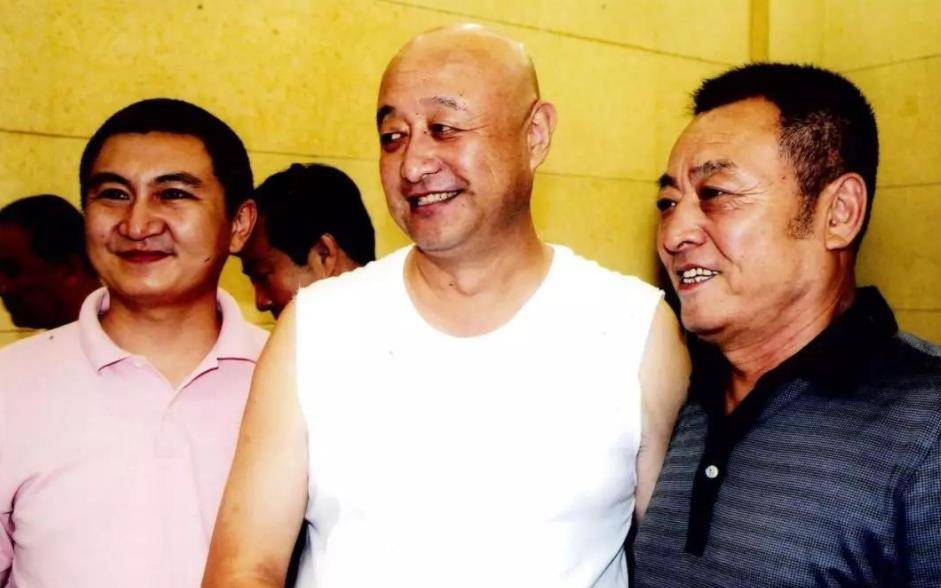 相声大师陈寒柏:大骂郭德纲欺师灭祖,认5个干爹,现状令人唏嘘