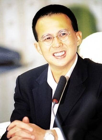 李嘉诚大儿媳:被李泽钜疯狂追求,连生3女,为李家改名后得一子_王富信