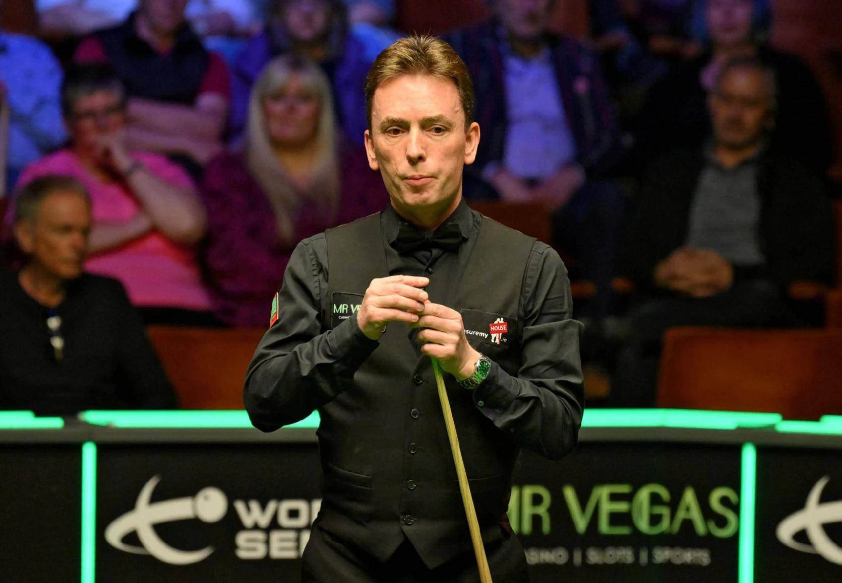 托尼·诺尔斯 0-3 斯图尔特·沃特森58岁的英格兰名宿托尼·诺尔斯 0