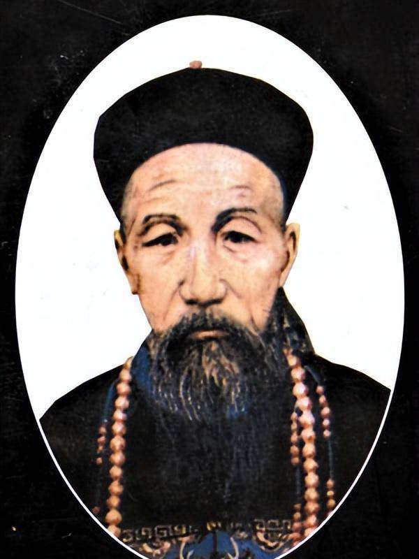 李鸿章在24岁的时候,倒是榜上有名,但名字比较靠后,列二甲第十三名,也