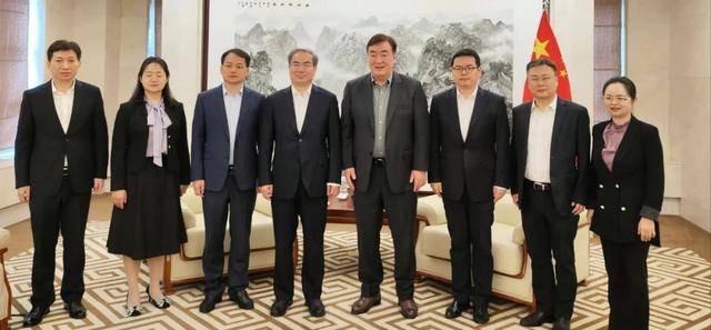   张家界市委书记访问韩国，中国驻韩国大使:希望张家界继续发挥优势，深化与韩国的交流合作。 