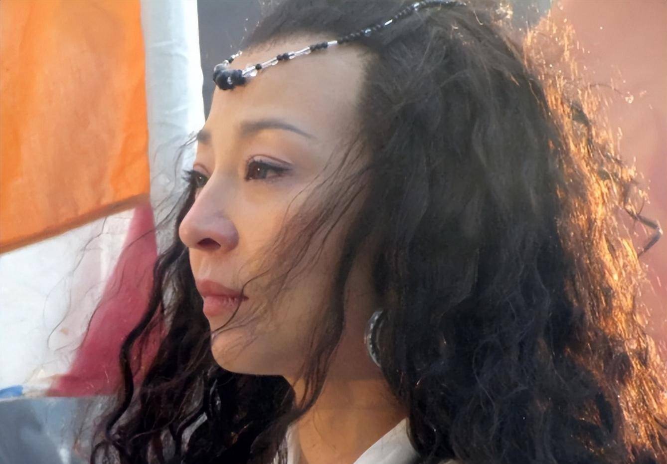 同样是演"金花婆婆",把陈紫函和阎青妤放一起,差距就出来了