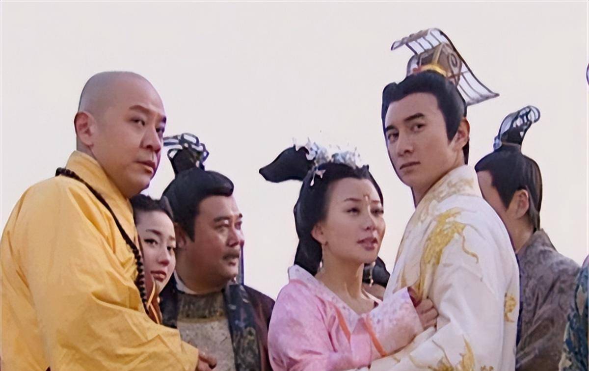 故土不远,是回不去的地方公元975年,宋朝皇帝赵匡胤兵发南唐,李煜