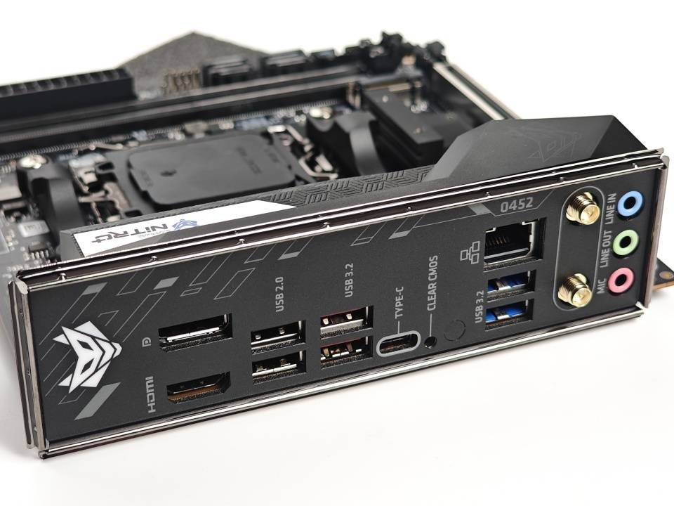 蓝宝石NITRO+B650I WIFI超白金主板实测：体积小巧，用料考究，性能给力！