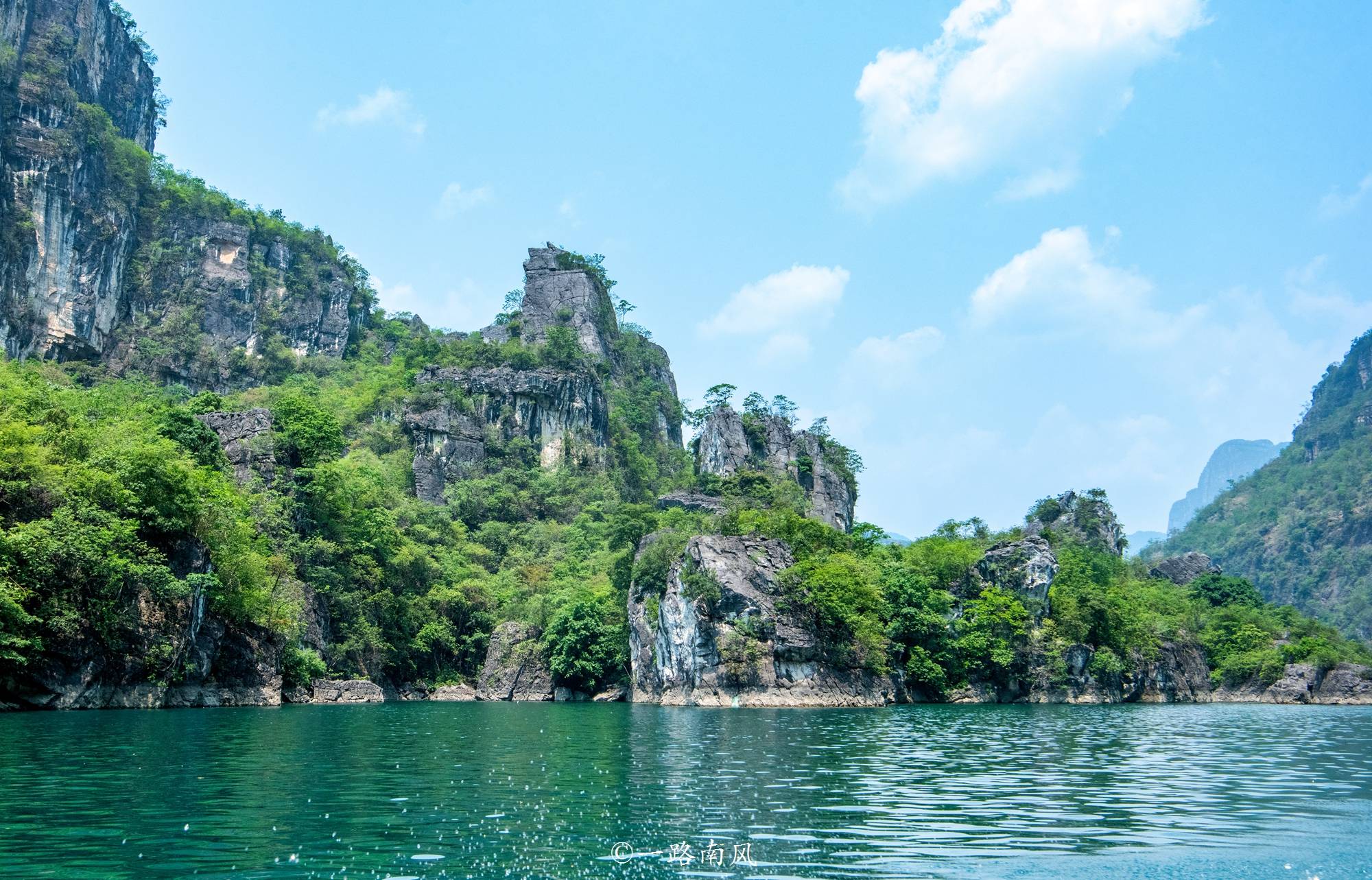 贵州发现迷人大峡谷,青山绿水如误入画壁,颜值不输桂林山水