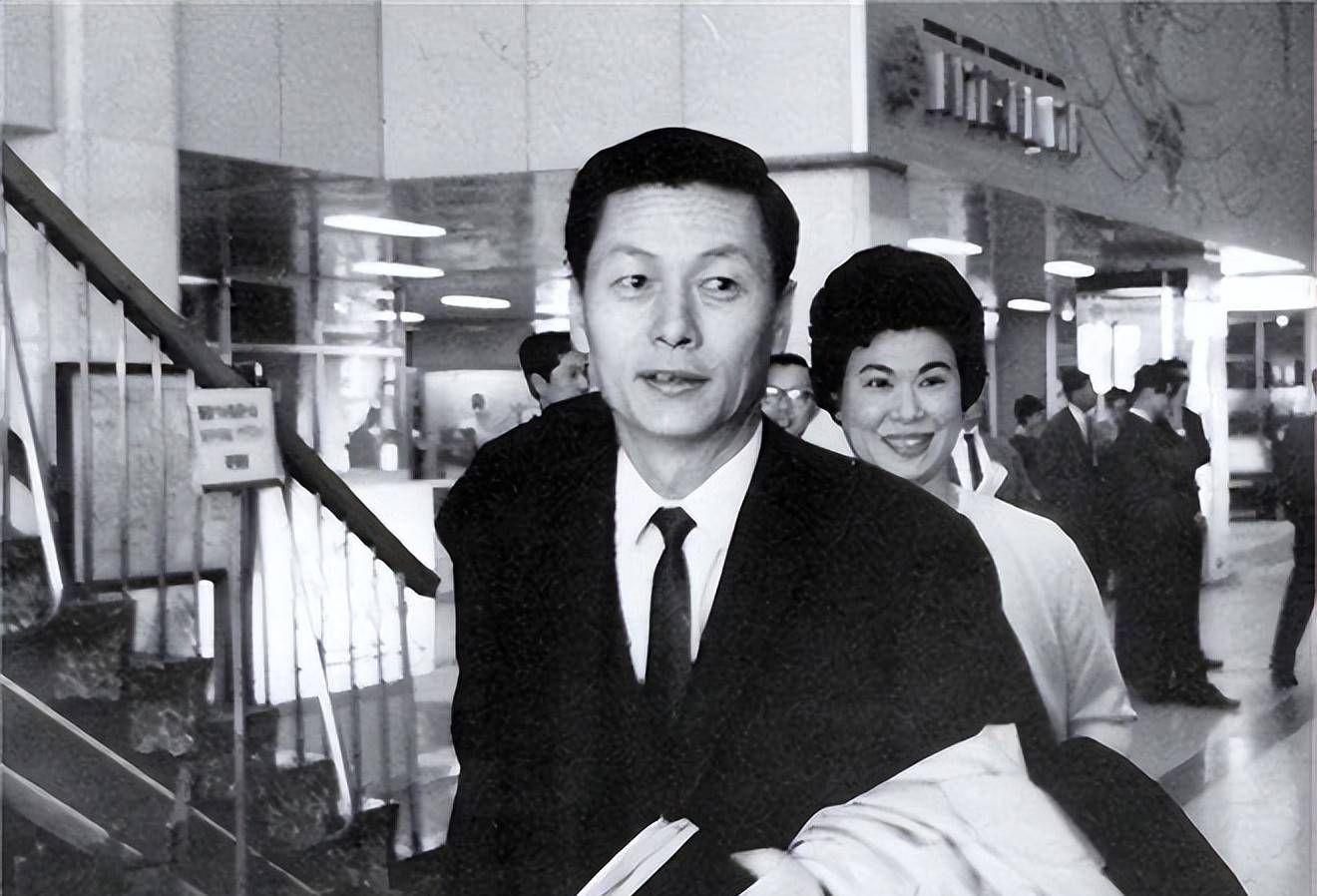 韩国财阀辛格浩:3任妻子,和次子共享张紫妍,两儿子为家产互撕