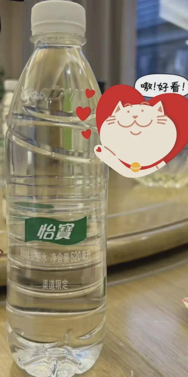 怡宝矿泉水新包装:清新简约下隐藏的美感