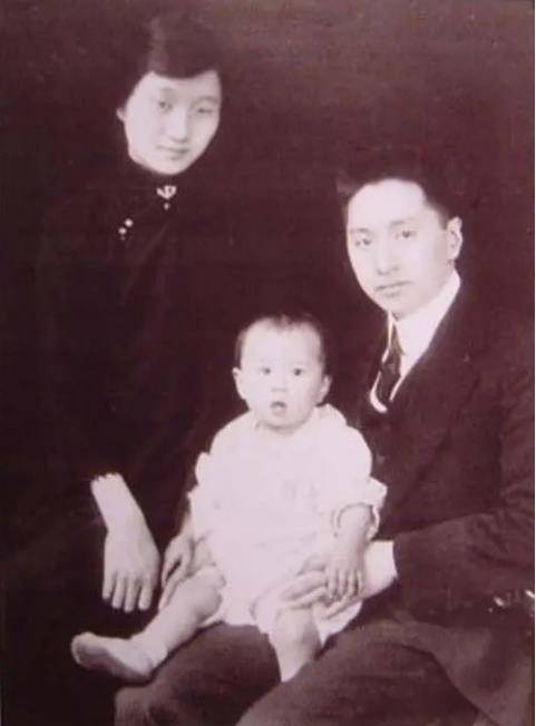 黄蕙兰:27岁嫁顾维钧,36年后惨淡离婚,死时家中挂满夫妻合影