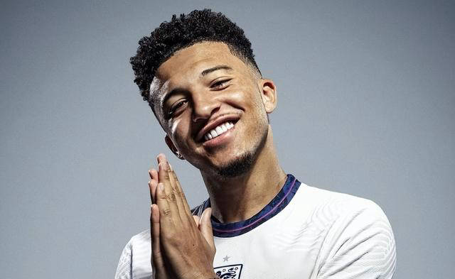 桑乔崛起,英格兰右路人才济济:五位顶尖球员竞争一席之地