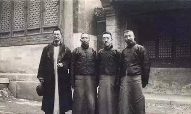 辜鸿铭去世后,死对头胡适写了一篇悼文,爆出令人喷饭的大师往事