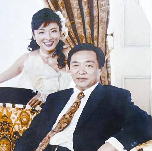 周涛:与姚科相伴12年后分手,转身再嫁大8岁富豪,直言愧对女儿